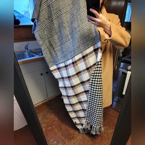 XL Steve Madden unique scarf - Picture 3 of 13